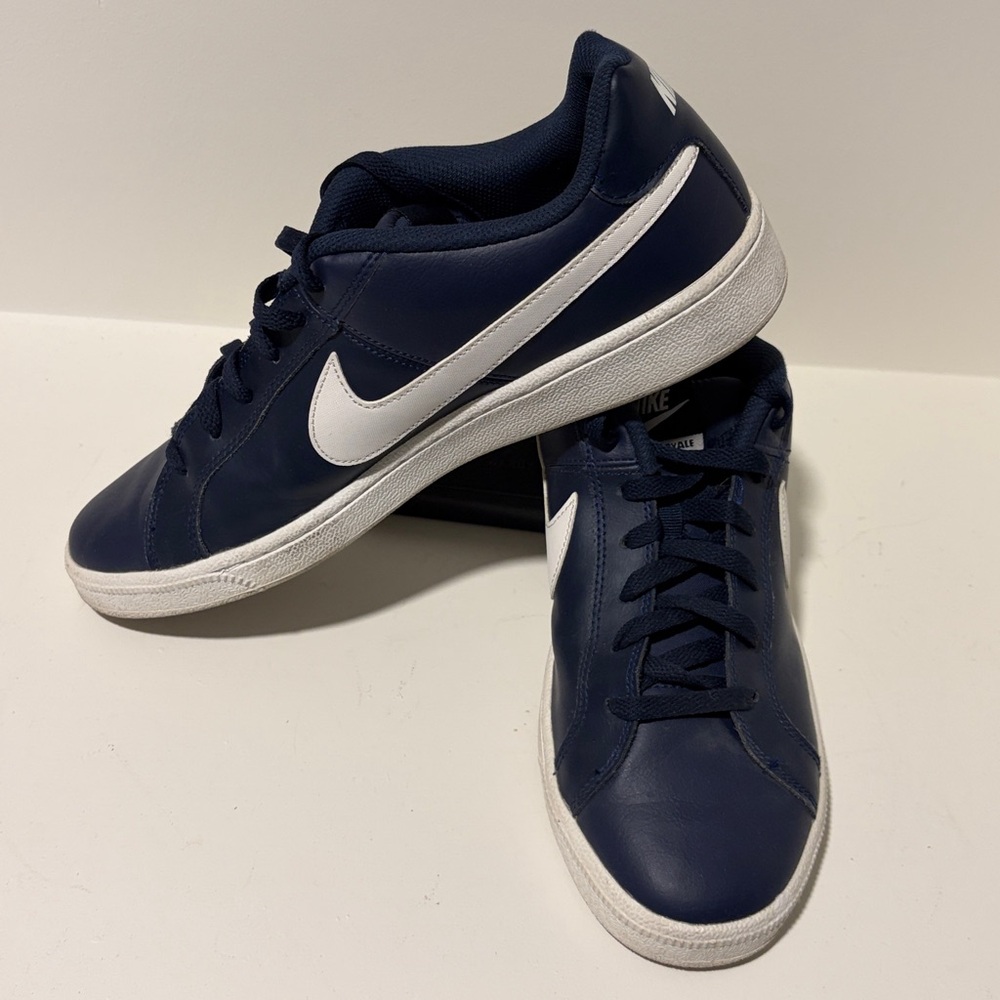 Nike Navy Blue Sneakers - Picture 2 of 5